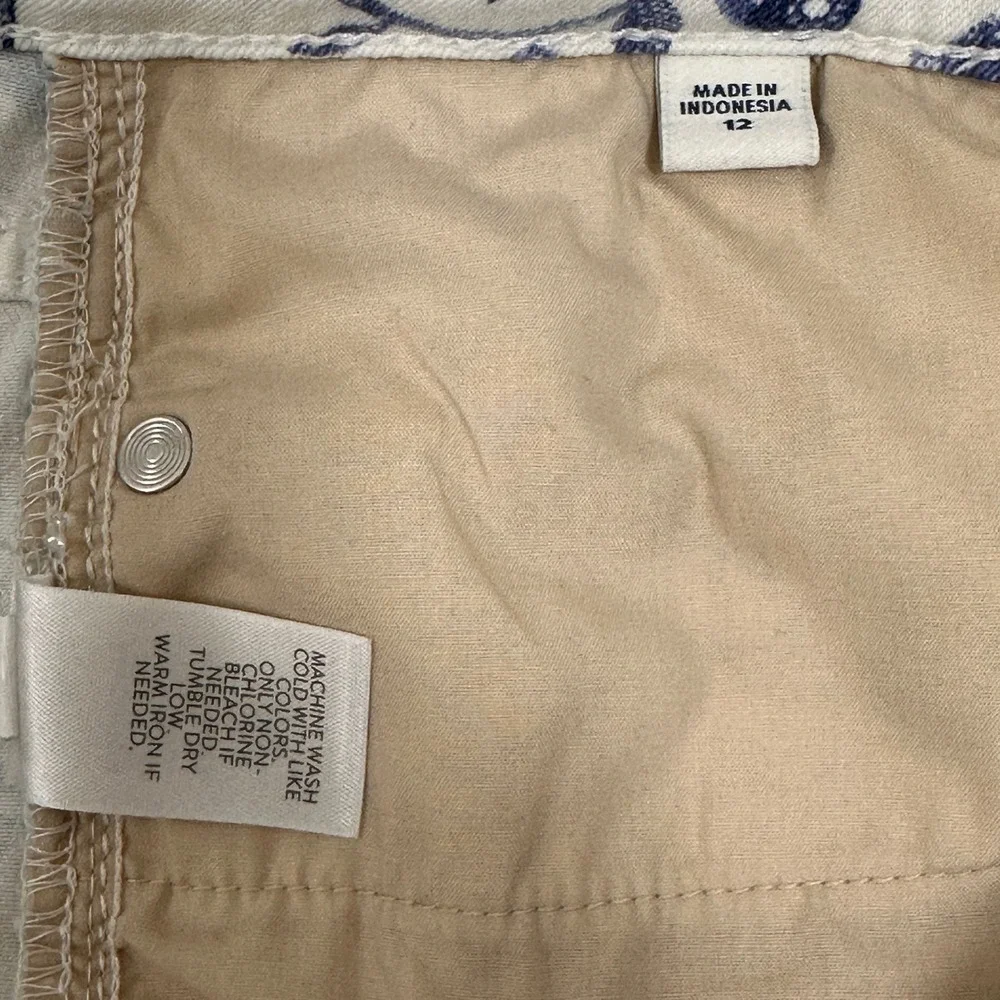 J. Jill Authentic Fit Cropped Jeans Women 12 White Blue Floral Toile Raw Hem - Picture 8 of 9